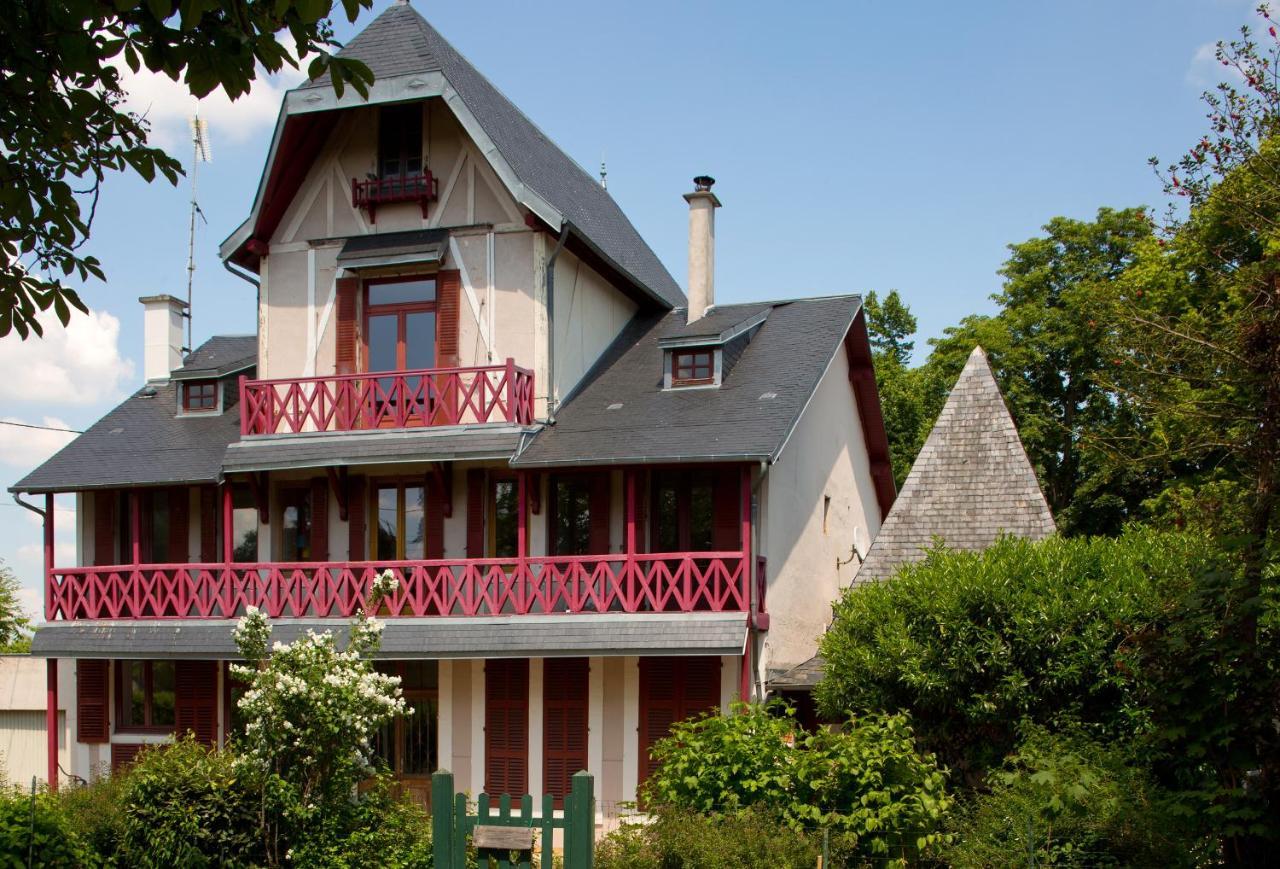 Hotel Le Monde De Charlie Bellerive-sur-Allier Exterior foto